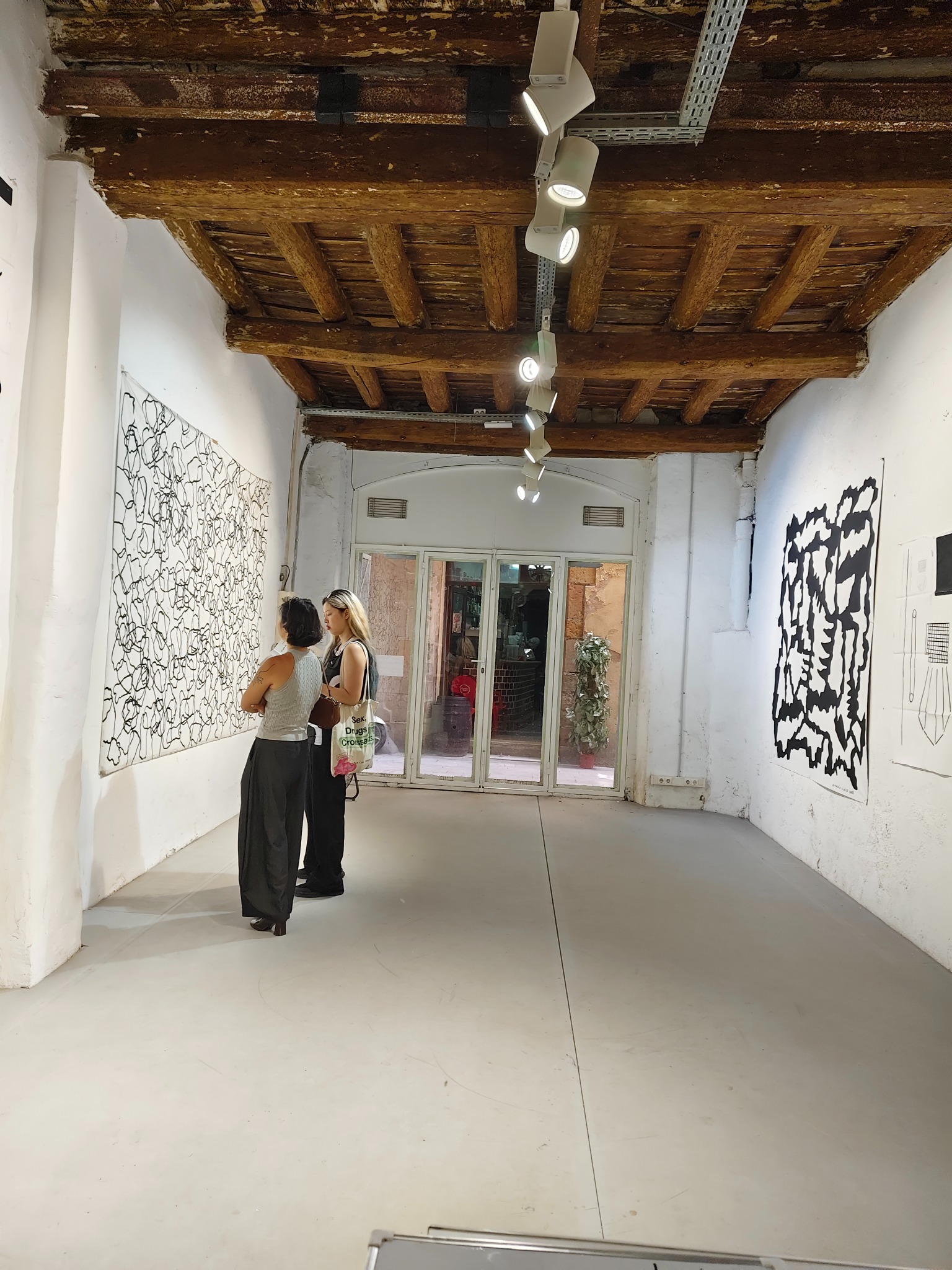 LLUEVE PAREDES Art Gallery, vista 4